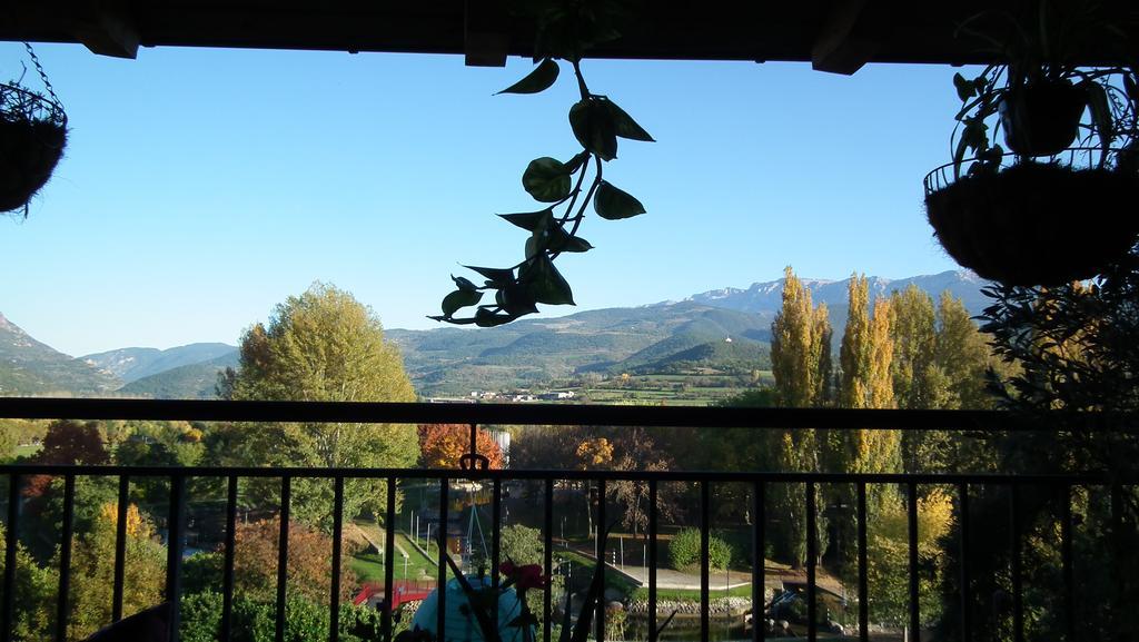 Casa Catharina Acomodação com café da manhã La Seu d'Urgell Exterior foto